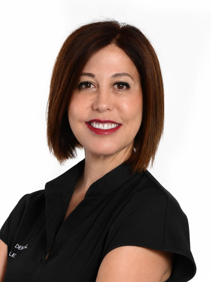 Eva cirujana dental